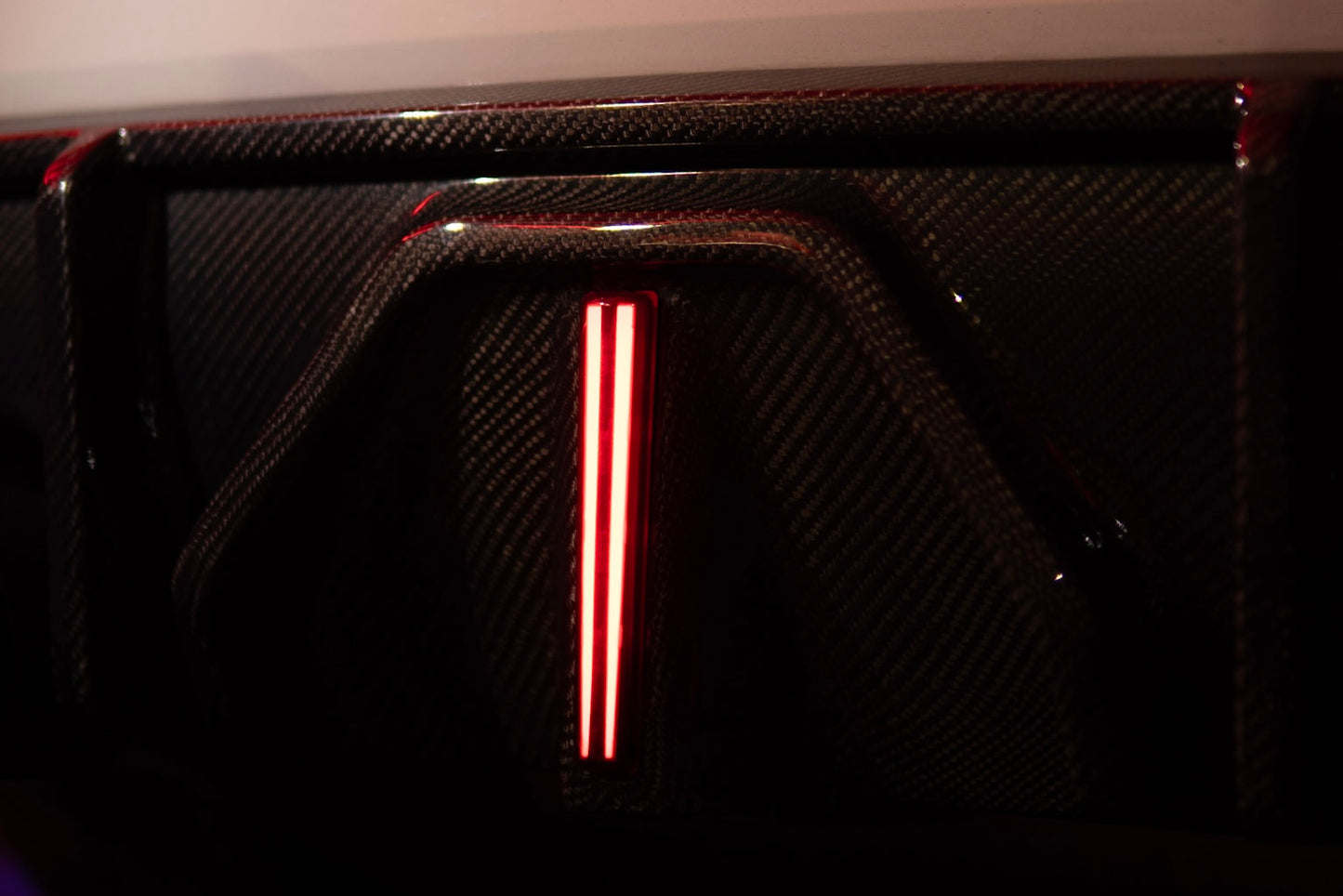 AK STYLE LED REAR DIFFUSER – DRY CARBON – BMW G80/G82